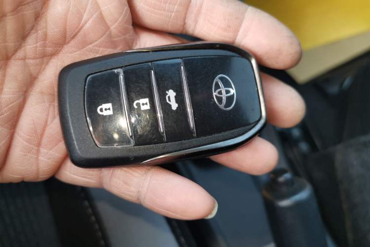 Used Toyota YARiS L Zhi Xuan 2021 1.5L CVT Leading Edition Vehicle Key