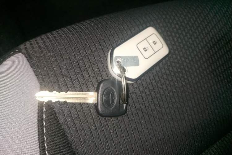 Used Toyota YARiS L Zhi Xuan 2021 1.5L CVT Leading Edition Vehicle Key