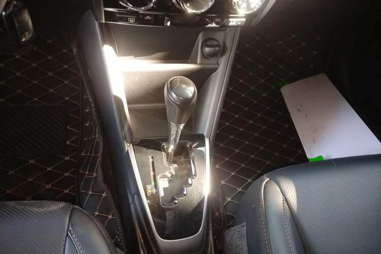 Used Toyota YARiS L Zhi Xuan 2021 1.5L CVT Luxury Edition Gear Lever