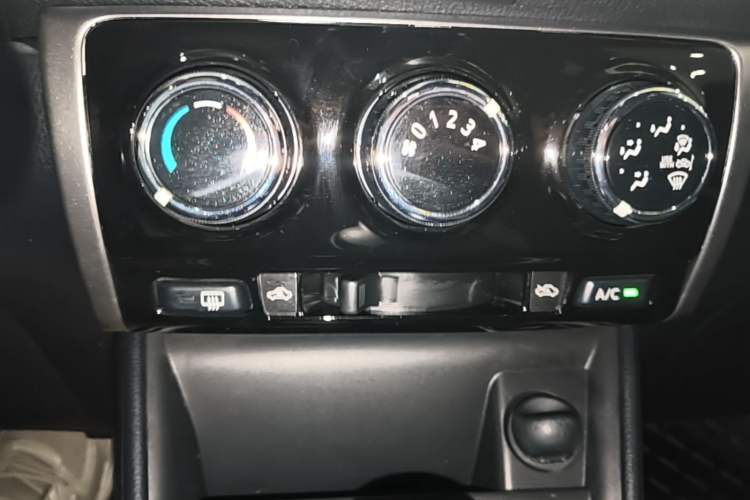 Used Toyota YARiS L Zhi Xuan 2021 1.5L CVT Leading Edition Audio And AC Panel