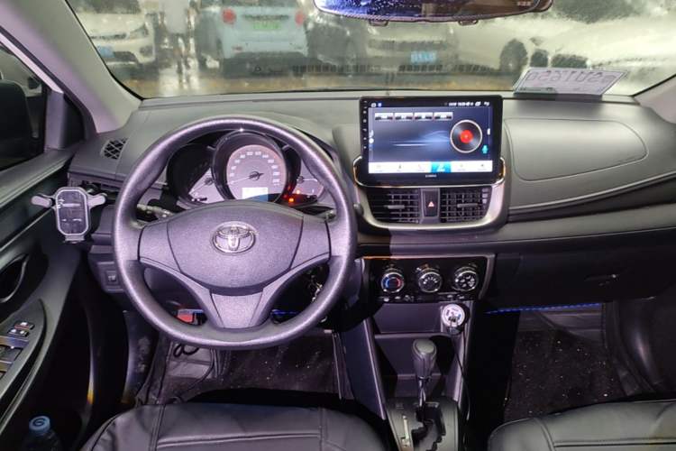 Used Toyota YARiS L Zhi Xuan 2021 1.5L CVT Leading Edition Center Console