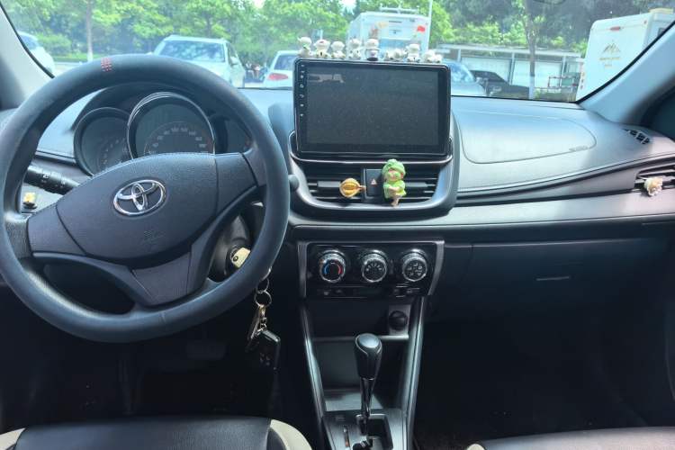 Used Toyota YARiS L Zhi Xuan 2021 1.5L CVT Leading Edition Center Console