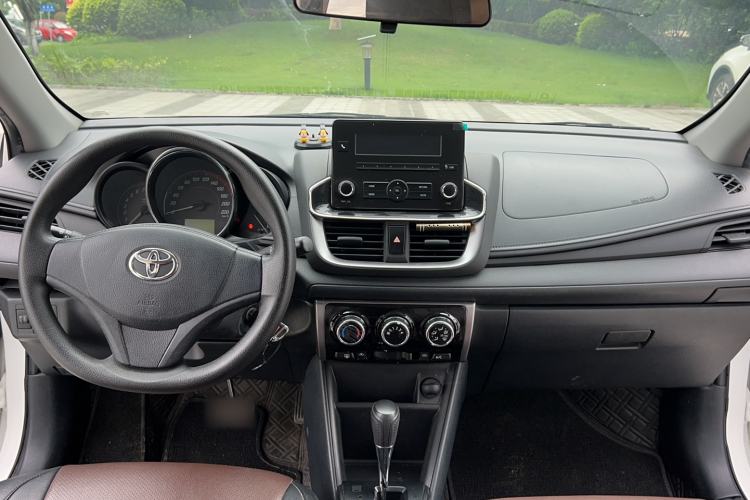 Used Toyota YARiS L Zhi Xuan 2021 1.5L CVT Leading Edition Center Console