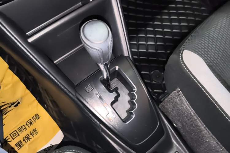 Used Toyota YARiS L Zhi Xuan 2021 1.5L CVT Leading Edition Gear Lever