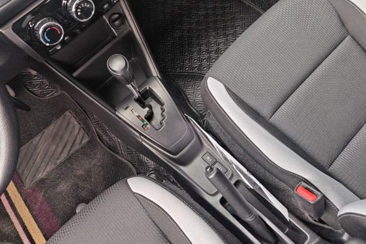 Used Toyota YARiS L Zhi Xuan 2021 1.5L CVT Leading Edition Gear Lever