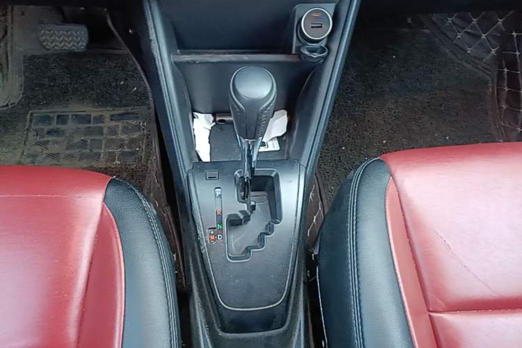 Used Toyota YARiS L Zhi Xuan 2021 1.5L CVT Leading Edition Gear Lever