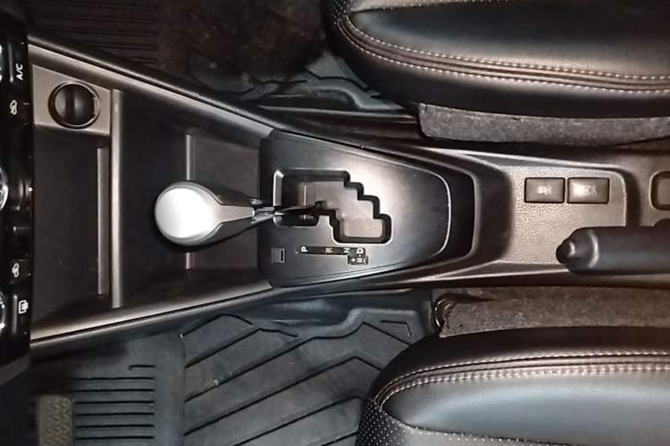Used Toyota YARiS L Zhi Xuan 2021 1.5L CVT Leading Edition Gear Lever