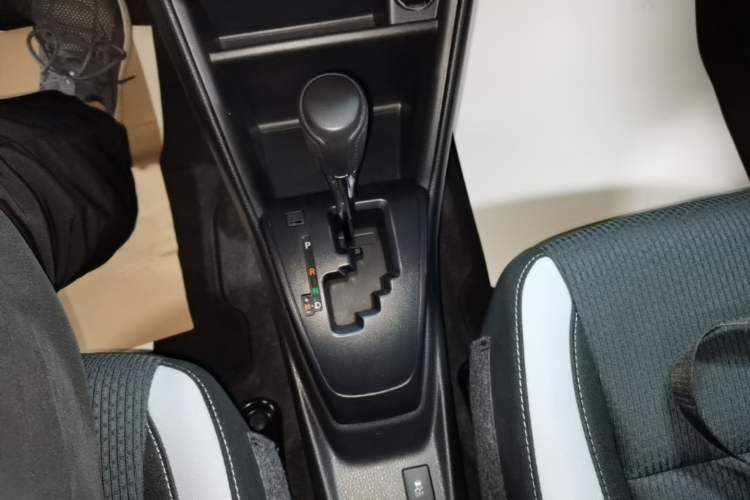 Used Toyota YARiS L Zhi Xuan 2021 1.5L CVT Leading Edition Gear Lever