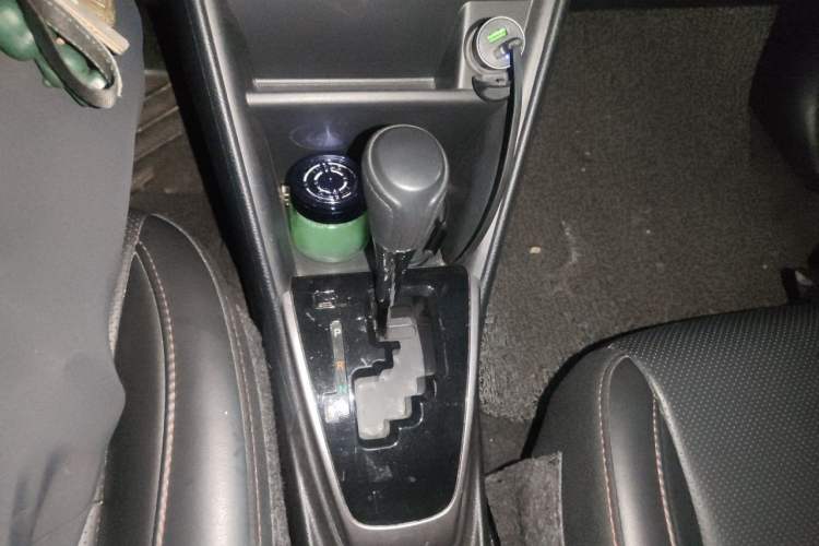 Used Toyota YARiS L Zhi Xuan 2021 1.5L CVT Luxury Edition Gear Lever