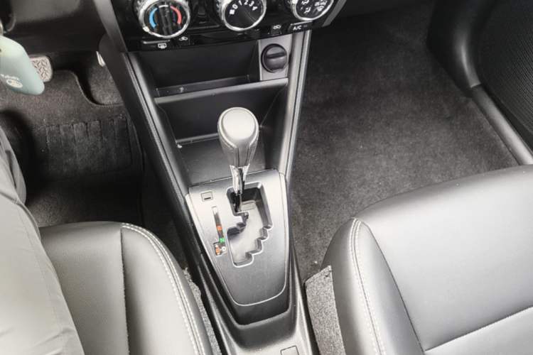Used Toyota YARiS L Zhi Xuan 2021 1.5L CVT Leading Edition Gear Lever