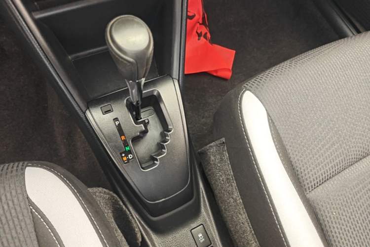 Used Toyota YARiS L Zhi Xuan 2021 1.5L CVT Leading Edition Gear Lever