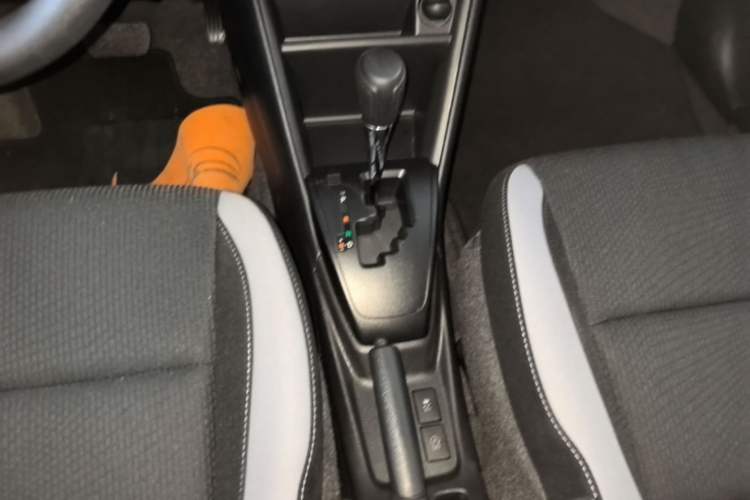 Used Toyota YARiS L Zhi Xuan 2021 1.5L CVT Leading Edition Gear Lever