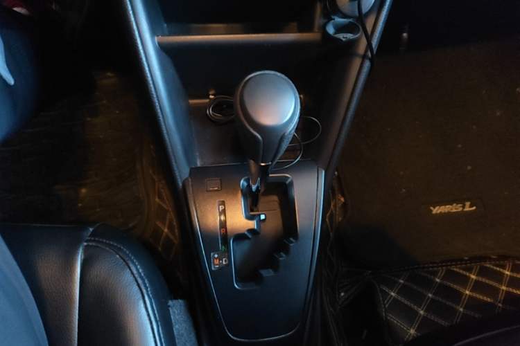 Used Toyota YARiS L Zhi Xuan 2021 1.5L CVT Leading Edition Gear Lever