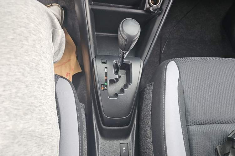 Used Toyota YARiS L Zhi Xuan 2021 1.5L CVT Leading Edition Gear Lever