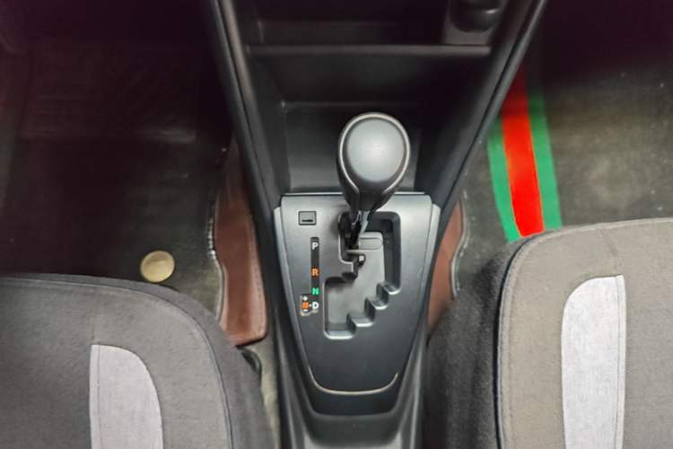 Used Toyota YARiS L Zhi Xuan 2021 1.5L CVT Leading Edition Gear Lever