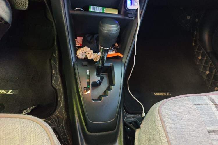 Used Toyota YARiS L Zhi Xuan 2021 1.5L CVT Leading Edition Gear Lever