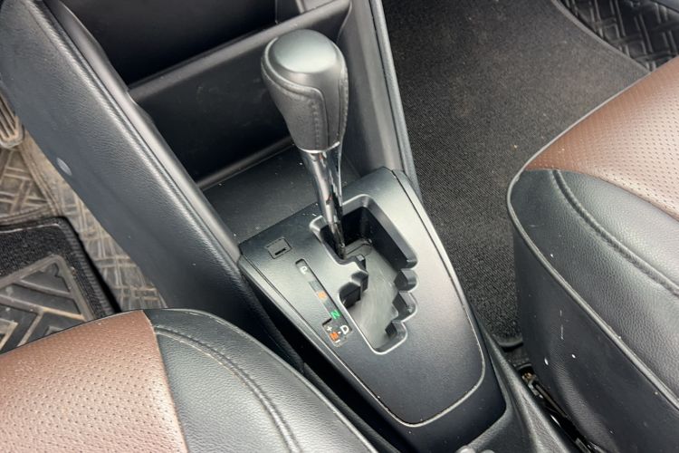 Used Toyota YARiS L Zhi Xuan 2021 1.5L CVT Leading Edition Gear Lever