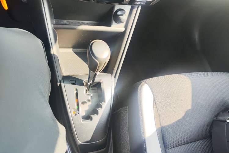 Used Toyota YARiS L Zhi Xuan 2021 1.5L CVT Leading Edition Gear Lever