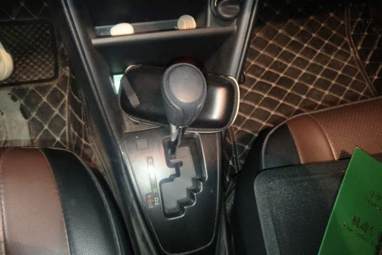 Used Toyota YARiS L Zhi Xuan 2021 1.5L CVT Leading Edition Gear Lever