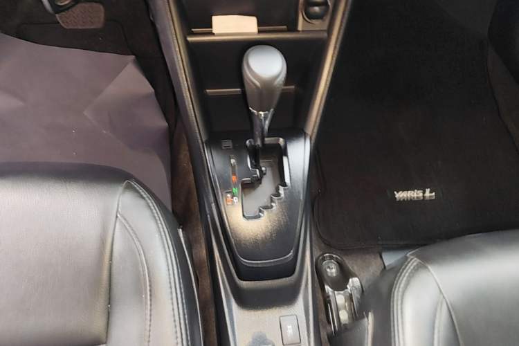 Used Toyota YARiS L Zhi Xuan 2021 1.5L CVT Leading Edition Gear Lever
