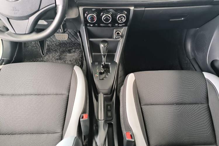 Used Toyota YARiS L Zhi Xuan 2021 1.5L CVT Leading Edition Gear Lever