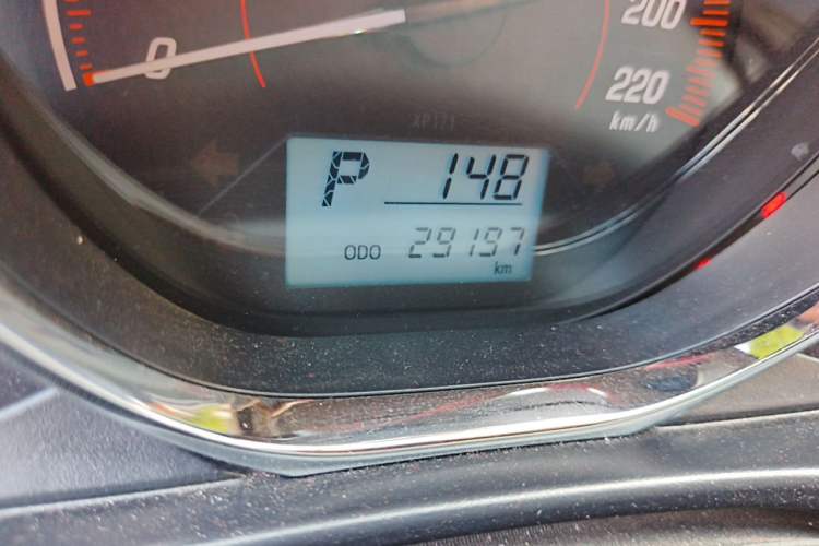 Used Toyota YARiS L Zhi Xuan 2021 1.5L CVT Leading Edition Odometer Close Up