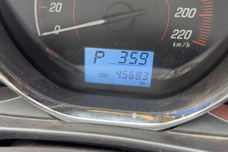 Used Toyota YARiS L Zhi Xuan 2021 1.5L CVT Leading Edition Odometer Close Up