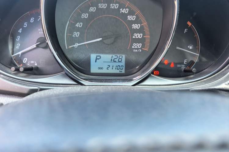 Used Toyota YARiS L Zhi Xuan 2021 1.5L CVT Leading Edition Odometer Close Up