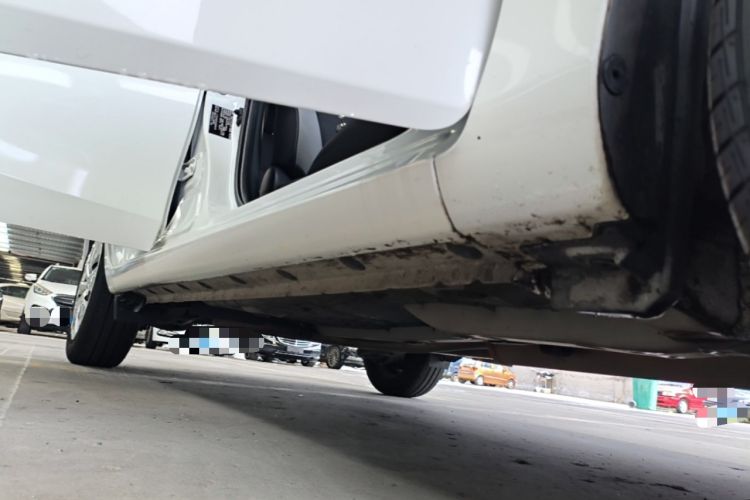 Used Toyota YARiS L Zhi Xuan 2021 1.5L CVT Leading Edition Right Side Sill