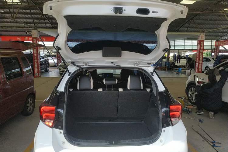 Used Toyota YARiS L Zhi Xuan 2021 X-Trail 1.5L CVT Leading Edition Trunk