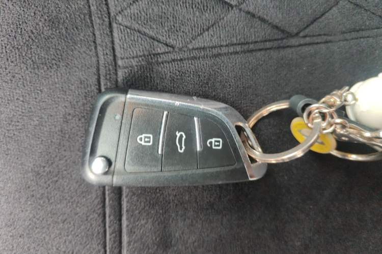 Used Toyota YARiS L Zhi Xuan 2021 1.5L CVT Leading Edition Vehicle Key
