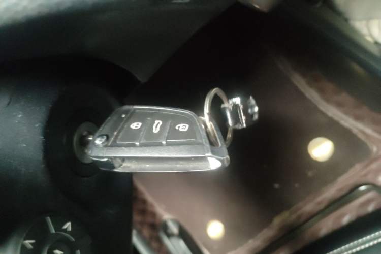 Used Toyota YARiS L Zhi Xuan 2021 1.5L CVT Leading Edition Vehicle Key