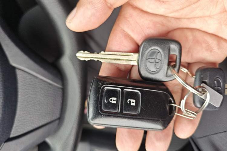 Used Toyota YARiS L Zhi Xuan 2021 1.5L CVT Leading Edition Vehicle Key