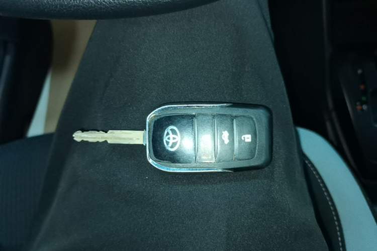Used Toyota YARiS L Zhi Xuan 2021 1.5L CVT Leading Edition Vehicle Key