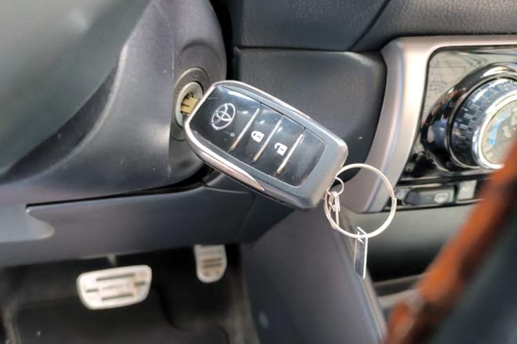 Used Toyota YARiS L Zhi Xuan 2021 1.5L CVT Leading Edition Vehicle Key