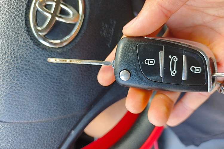 Used Toyota YARiS L Zhi Xuan 2021 1.5L CVT Leading Edition Vehicle Key