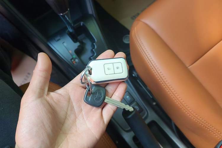 Used Toyota YARiS L Zhi Xuan 2021 1.5L CVT Leading Edition Vehicle Key