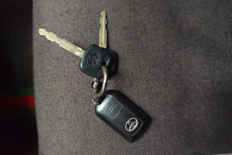 Used Toyota YARiS L Zhi Xuan 2021 1.5L CVT Leading Edition Vehicle Key