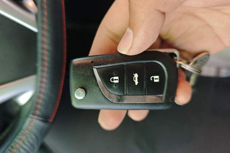 Used Toyota YARiS L Zhi Xuan 2021 1.5L CVT Leading Edition Vehicle Key