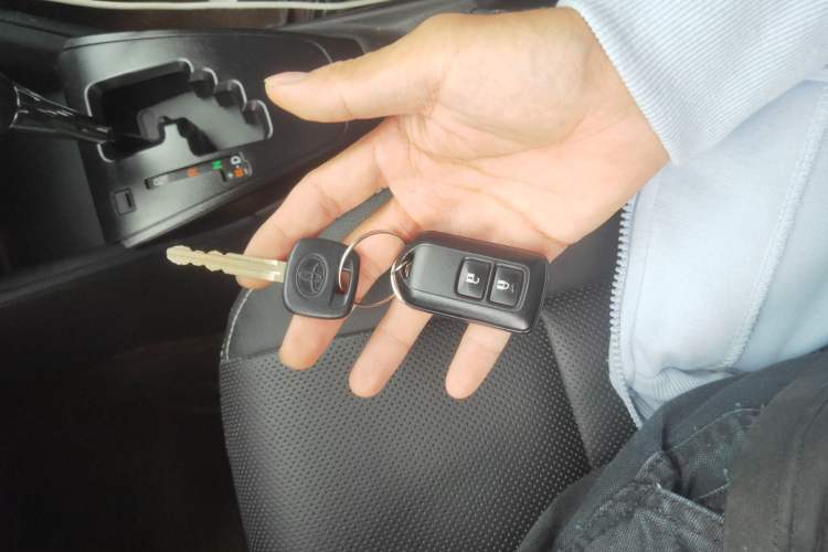 Used Toyota YARiS L Zhi Xuan 2021 1.5L CVT Leading Edition Vehicle Key
