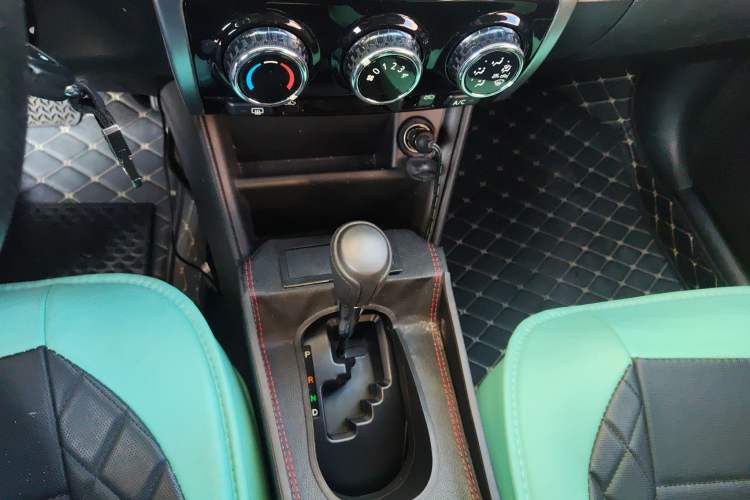 Used Toyota YARiS L Zhi Xuan 2021 1.5L CVT Leading Edition Gear Lever