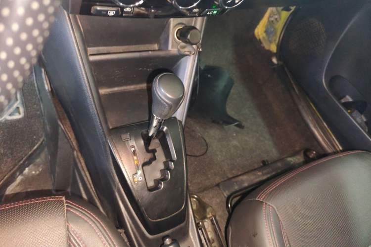 Used Toyota YARiS L Zhi Xuan 2021 1.5L CVT Leading Edition Gear Lever