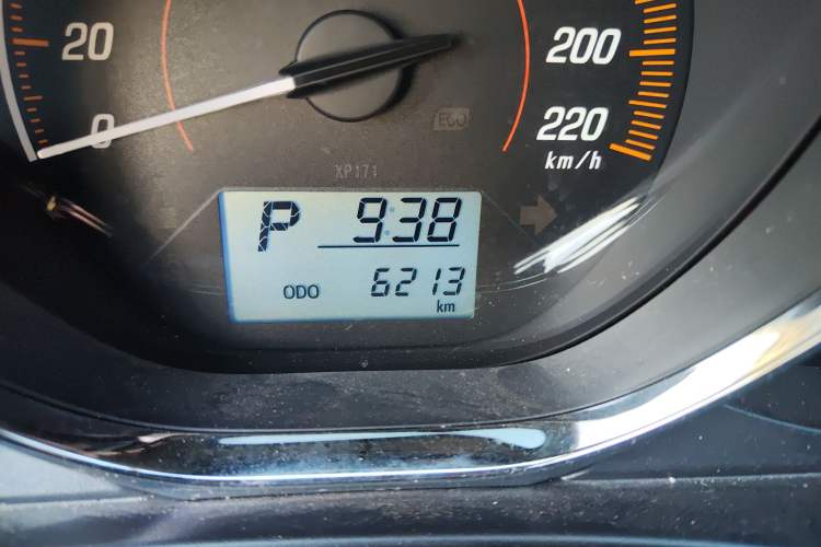 Used Toyota YARiS L Zhi Xuan 2021 1.5L CVT Leading Edition Odometer Close Up