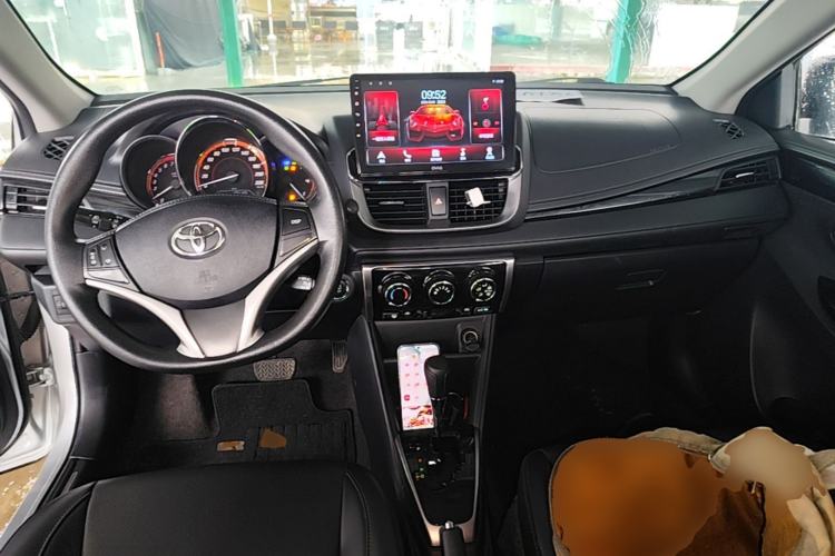Used Toyota YARiS L Zhi Xuan 2022 X-Trail 1.5L CVT Luxury PLUS Edition Center Console