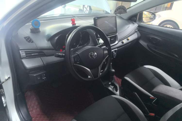 Used Toyota YARiS L Zhi Xuan 2022 X-Trail 1.5L CVT Leading PLUS Edition Center Console