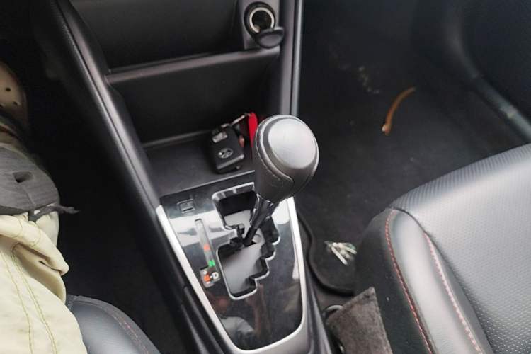 Used Toyota YARiS L Zhi Xuan 2022 X-Trail 1.5L CVT Luxury PLUS Edition Gear Lever