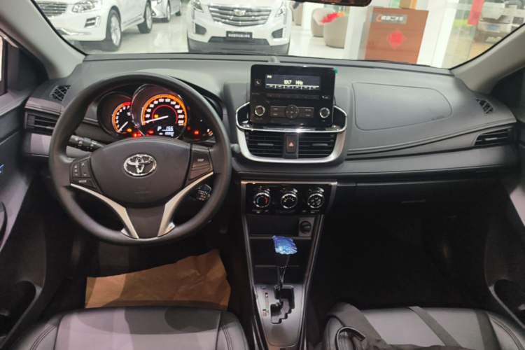 Used Toyota YARiS L Zhi Xuan 2022 1.5L CVT Leading PLUS Edition Center Console