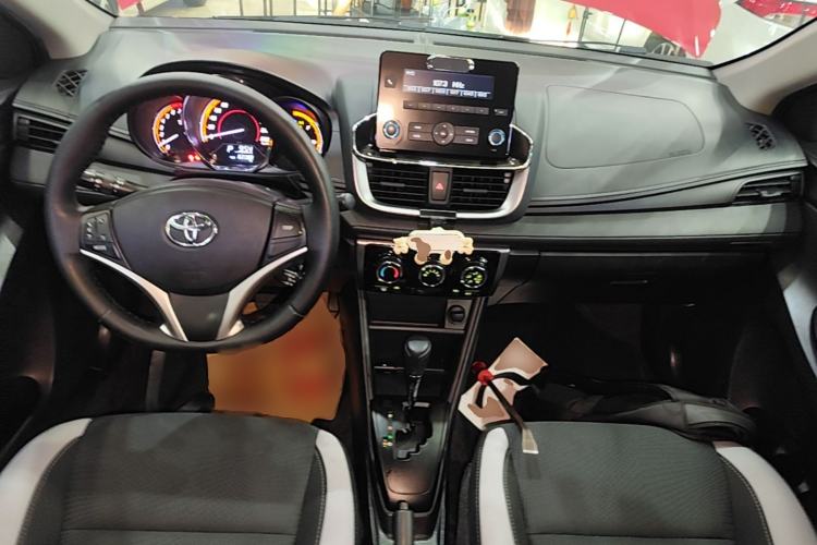 Used Toyota YARiS L Zhi Xuan 2022 X-Trail 1.5L CVT Leading PLUS Edition Center Console