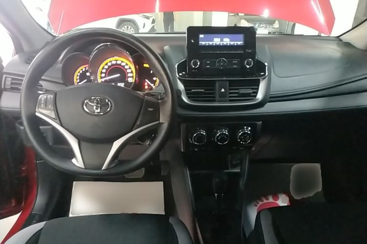 Used Toyota YARiS L Zhi Xuan 2022 X-Trail 1.5L CVT Leading PLUS Edition Center Console