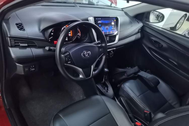 Used Toyota YARiS L Zhi Xuan 2022 1.5L CVT Leading PLUS Edition Center Console